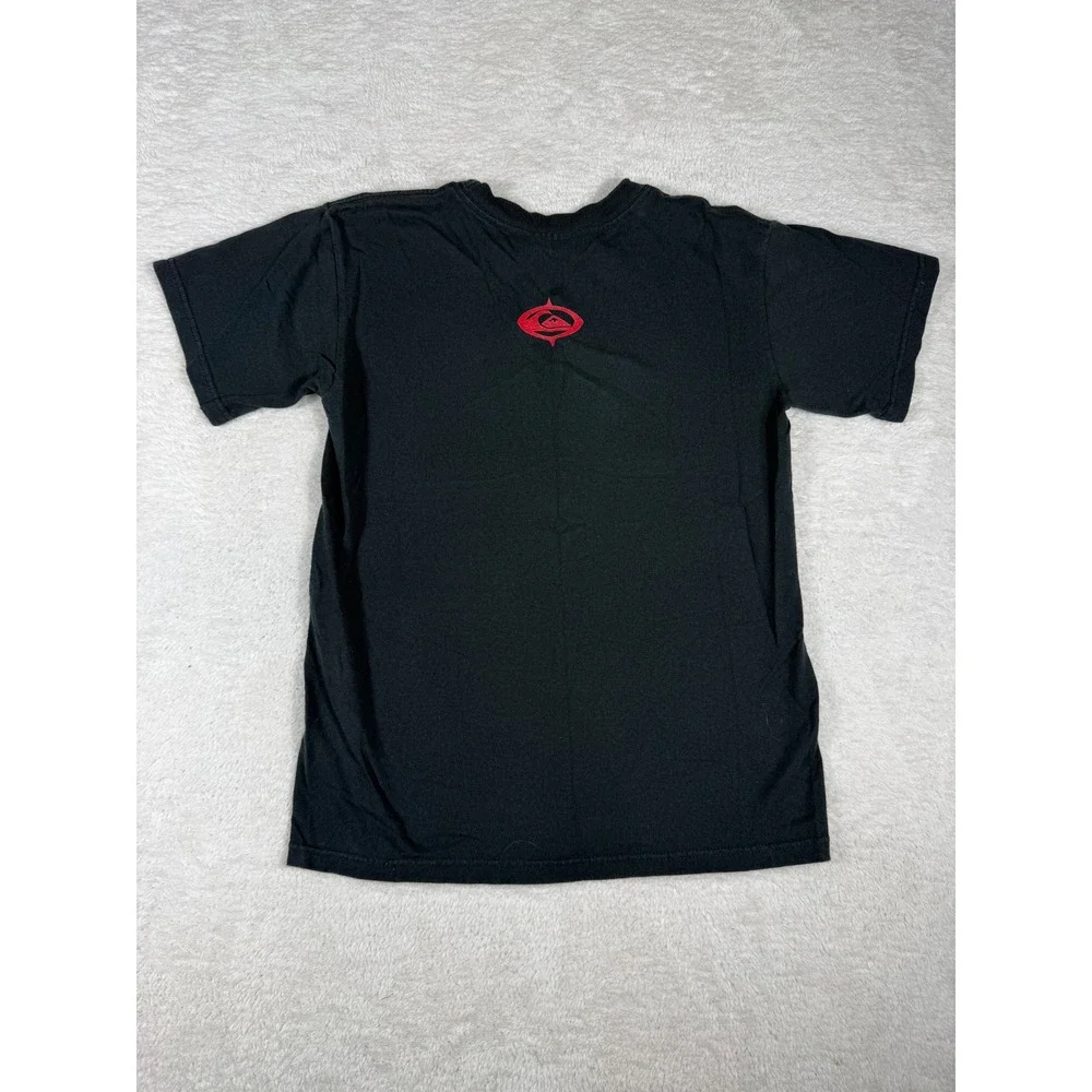 Quiksilver T-Shirt Boys Medium Black Red adult s Metal Logo Skate Surf Tee‎ y2k
